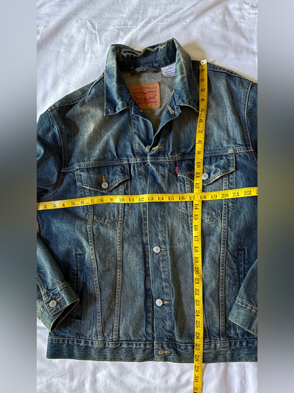 Levi’s Men’s Denim Jacket XL Blue Trucker Button Front Faded Wash Jean Jacket - Picture 5 of 10